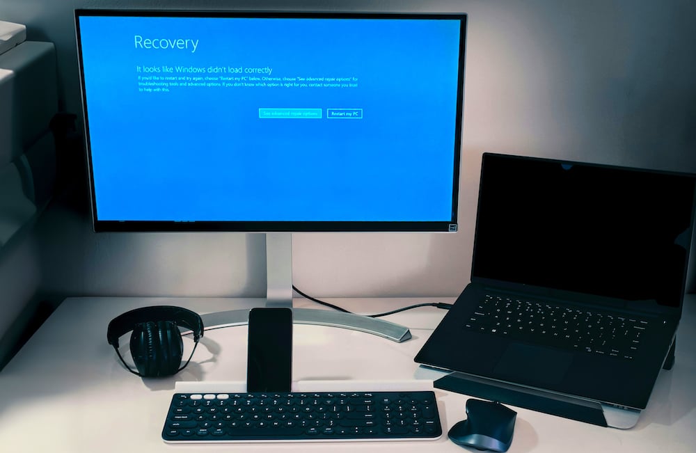 Des milliers d'entreprises se sont trouvés face à cet écran bleu vendredi 19 juillet, suite à une panne informatique massive touchant Microsoft.