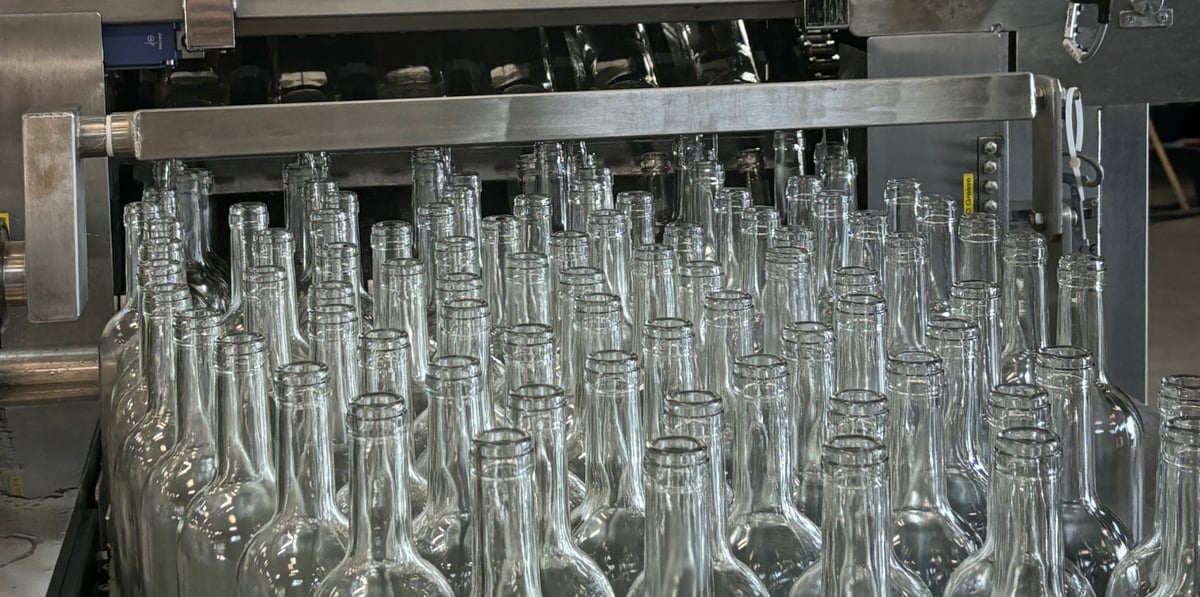 Depuis son lancement en juin 2023, l'unité de lavage de Oc'Consigne, à Montpellier, a permis de laver près d'un million de bouteilles.