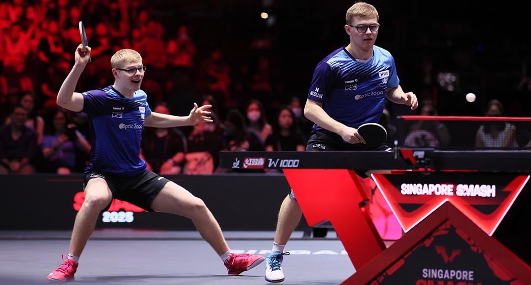 Alexis et Félix Lebrun, lors de leur demi-finale en double messieurs, face aux Chinois Wang Chuqin et Lin Shidong au WTT Smash 2025 à Singapour, le 7 février.