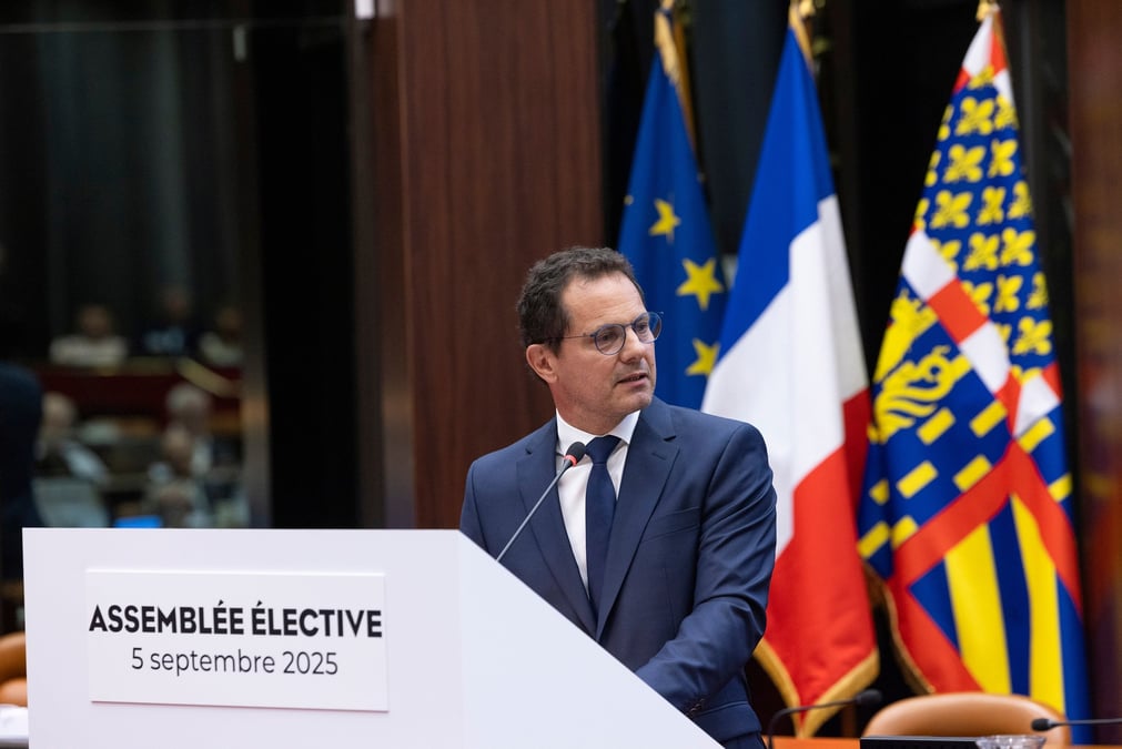 Jérôme Durain est âgé de 56 ans.