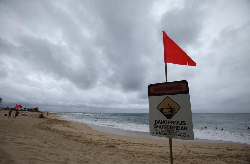 Un ouragan et une tempête tropicale se dirigent vers Hawaï