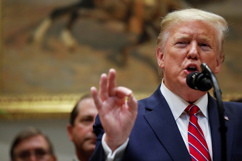 Trump gracie deux officiers de l'armee us accuses de crimes de guerre