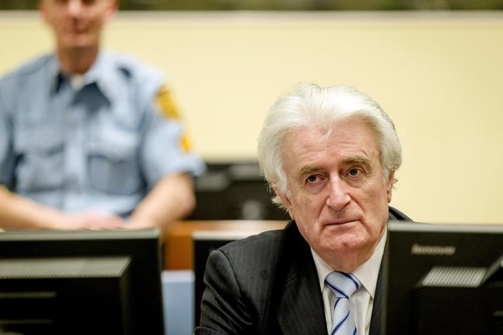 Radovan karadzic se plaint de ses conditions de detention