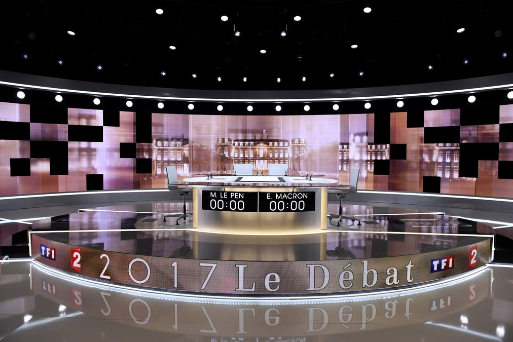 Le debat se poursuit dans les medias