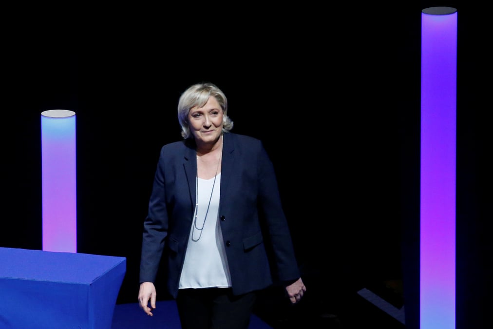 Le pen appelle a voter pour un candidat lr a mayotte