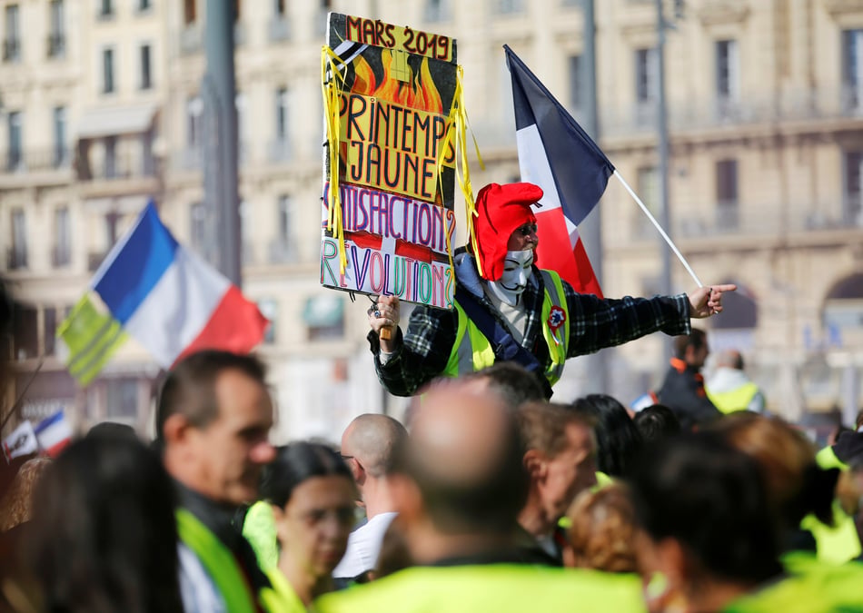 Acte xv des gilets jaunes, interpellations a clermont-ferrand et paris