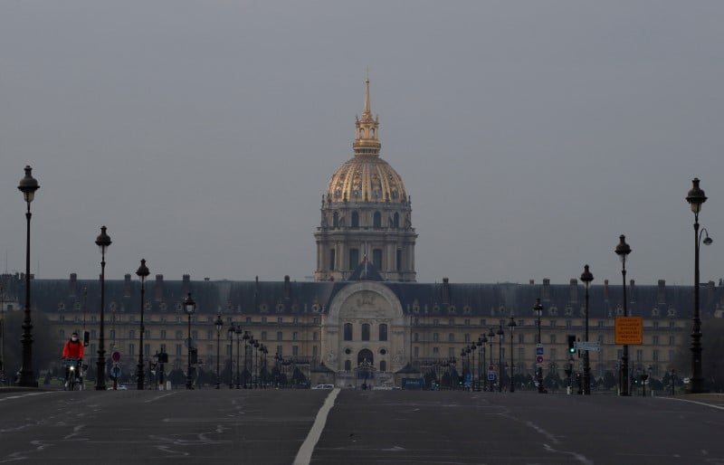 Voies sur berge et champ de mars interdits a paris