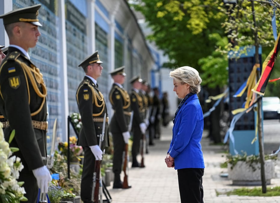 La presidente de la commission europeenne ursula von der leyen en visite a kyiv