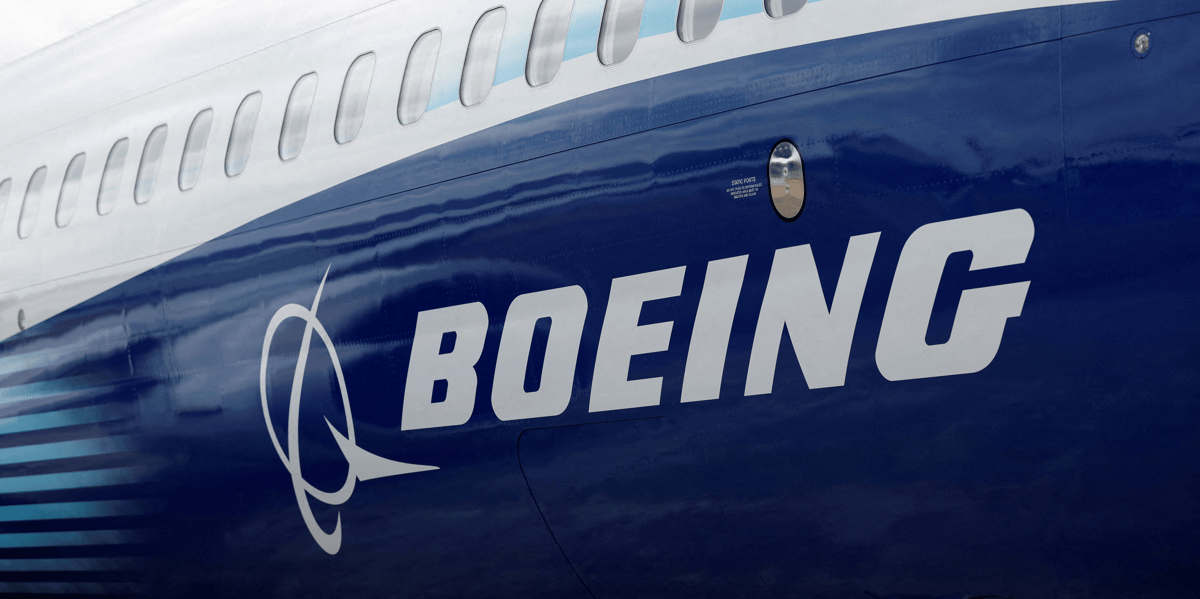 Un avion boeing a farnborough, en grande-bretagne