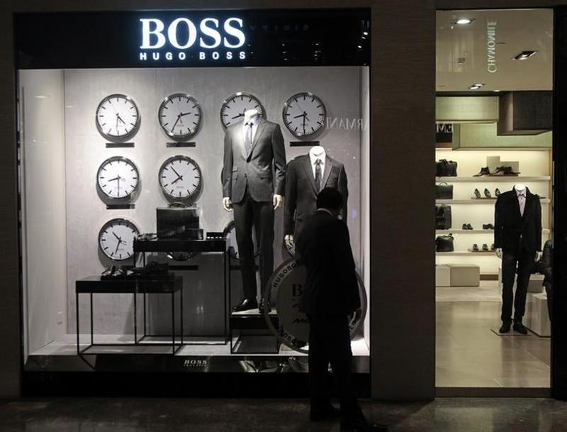 Hugo Boss repousse un objectif et plonge en Bourse