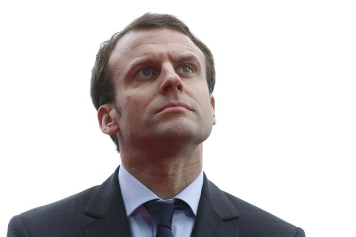 La gauche ne "satisfait" pas emmanuel macron