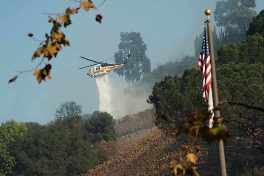 La californie ravagee par les incendies, pres de 200.000 evacues