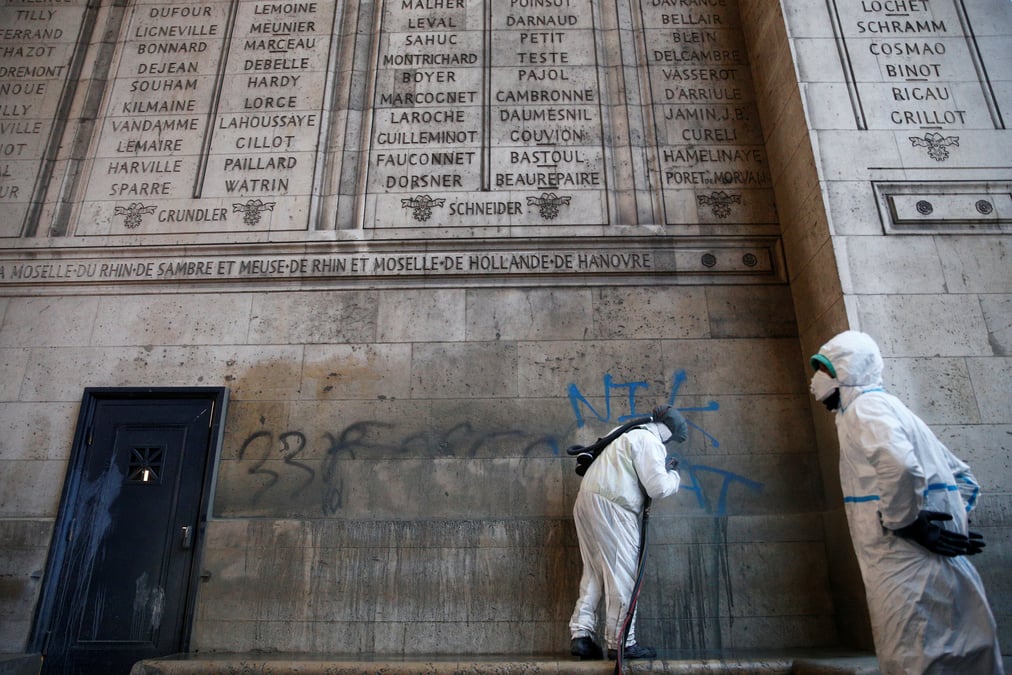 Information judiciaire pour le pillage de l'arc de triomphe