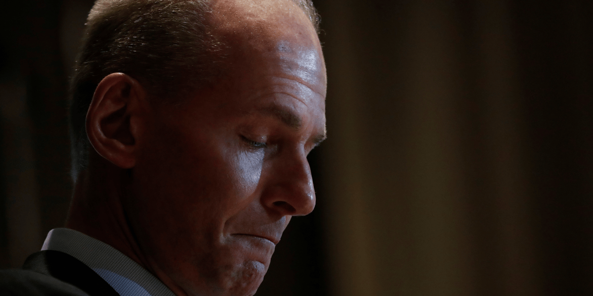 PDG de Boeing depuis 2015, Dennis Muilenburg n'est pas parvenu à retrouver l'agrément officiel nécessaire à la reprise des vols du 737 MAX, interdit de vol depuis mars dernier.