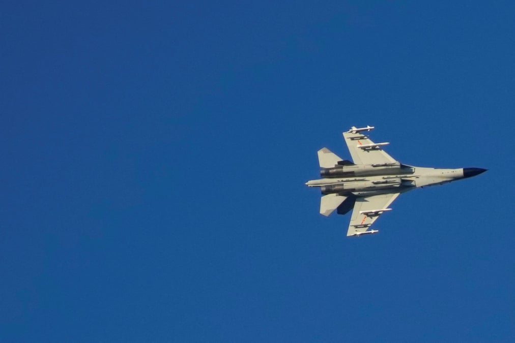 L'armee chinoise dit poursuivre lundi ses exercices pres de taiwan