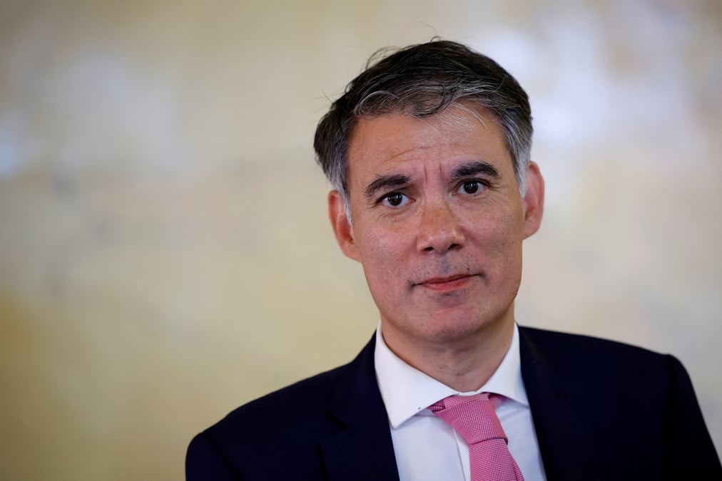 Le premier secretaire sortant du parti socialiste (ps), lors d'une rencontre avec des journalistes dans la salle des pas perdus a l'assemblee nationale a paris