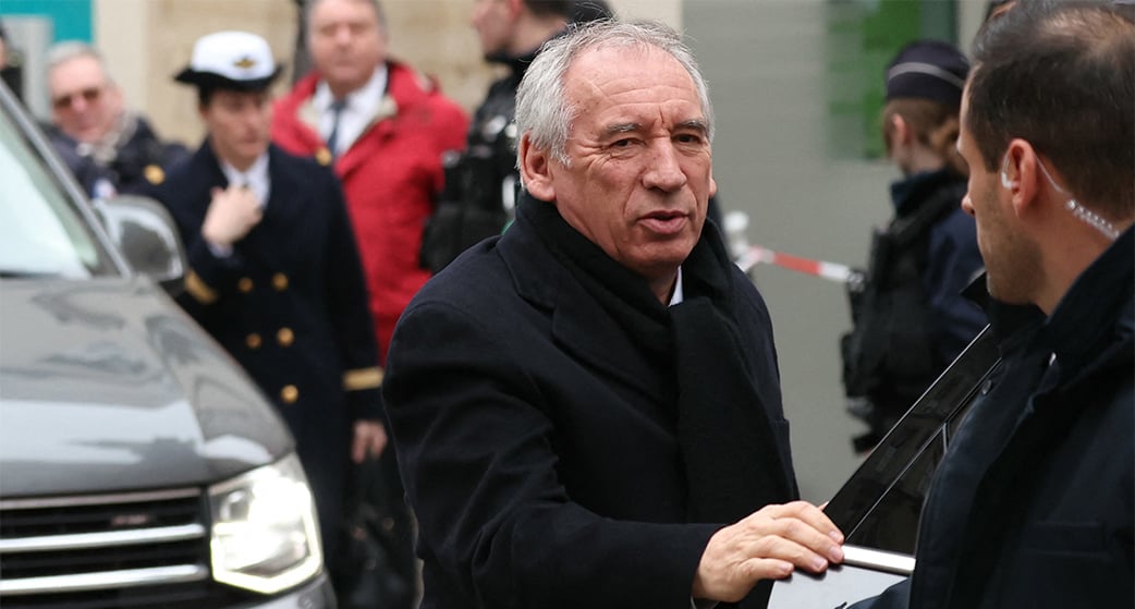 François Bayrou, le Premier ministre, parle de la question migratoire comme d'une « submersion » ce qui lui a été reproché par François Hollande.