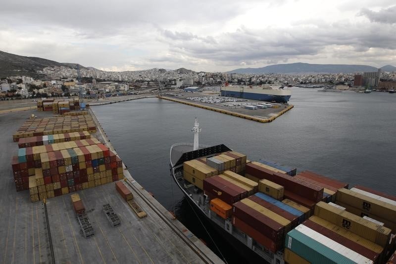 Le depot des offres pour le port grec du piree repousse au 3/12