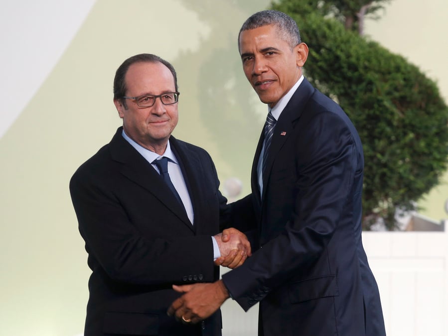 Francois hollande defend un accord contraignant a la cop21