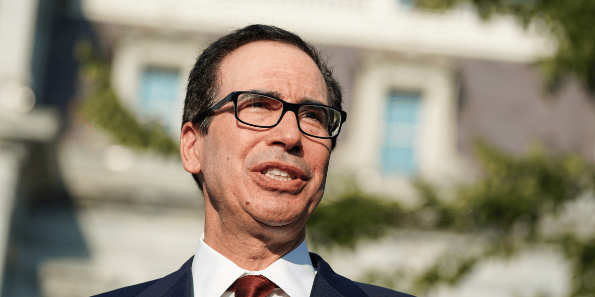 Le secrétaire au Trésor américain Steven Mnuchin répond à la presse, le 12 septembre 2019 à Washington