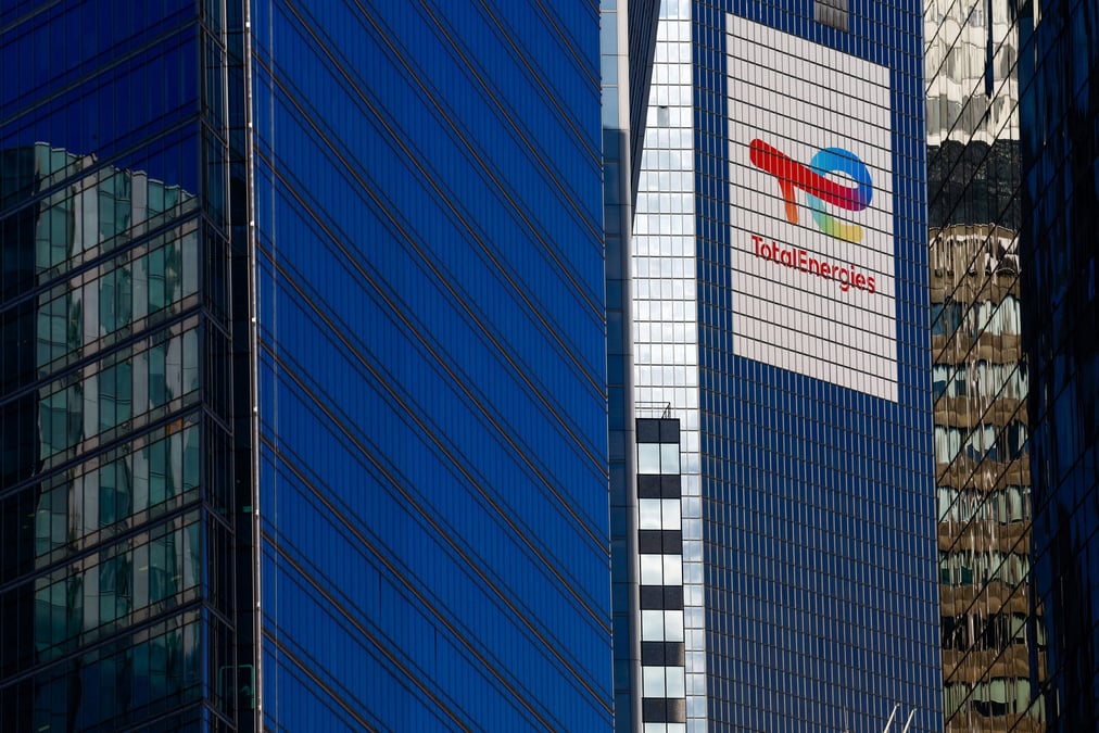 Logo de totalenergies a la defense