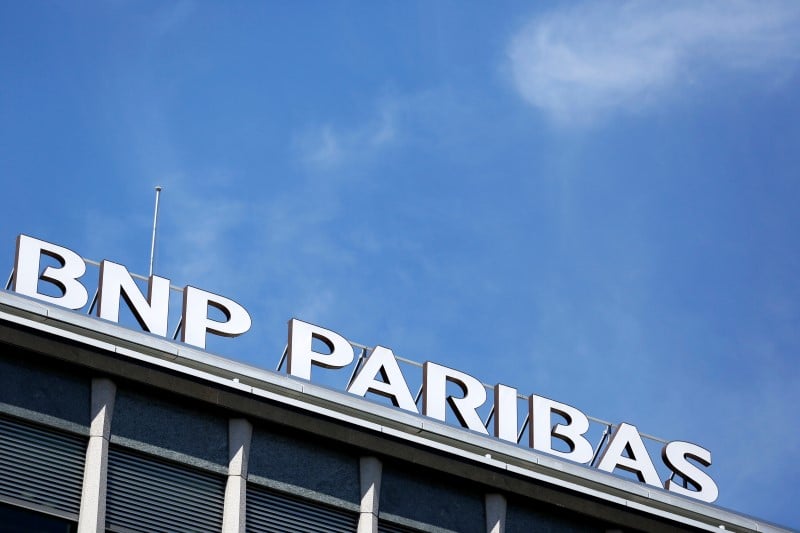 Les valeurs du secteur bancaire en baisse a la mi-seance de la bourse de paris