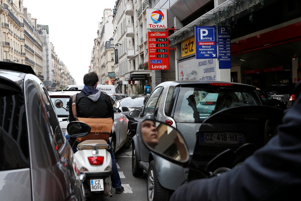 Le gouvernement etudie en coulisses une sortie de crise possible