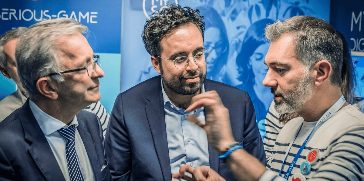 Frédéric Kuntzmann, ici en présence du président de la région Centre Val de Loire François Bonneau, et de l'ex secrétaire d'état chargé du numérique Mounir Mahjoub, a reçu pour son entreprise le 24 janvier la certification Ingénierie de formation digitale délivrée par l'Afnor.
