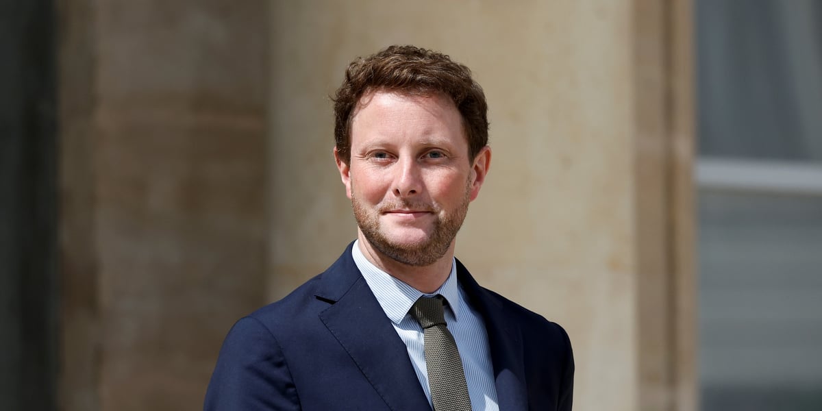 Le ministre delegue aux transports, clement beaune, quitte le palais de l'elysee apres la reunion hebdomadaire du cabinet, a paris