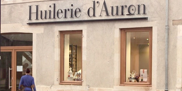 Les locaux situés au bord du canal d’Auron ont été réhabilités pour la vente et les visites.