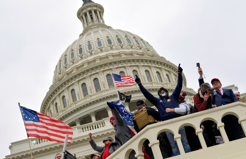 Usa: quatre morts, 52 arrestations apres l'intrusion au capitole