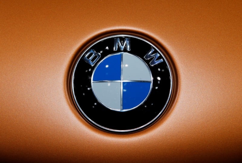 Bmw finit par abaisser egalement ses previsions annuelles