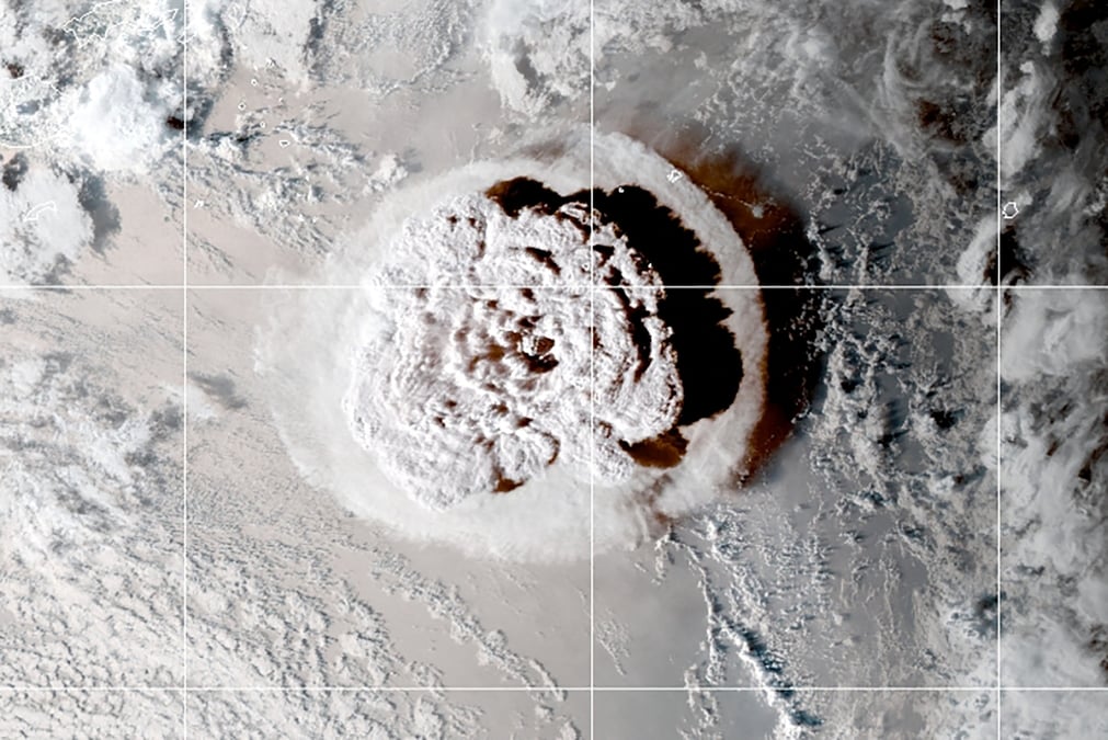 Alerte au tsunami dans le pacifique apres une eruption volcanique