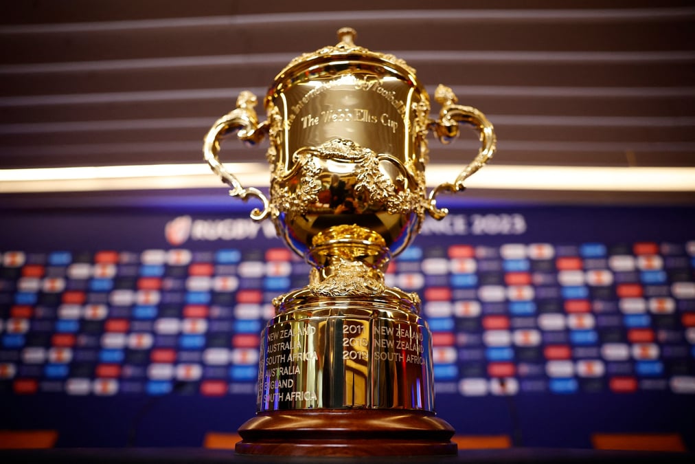Le trophee webb ellis de la coupe du monde de rugby