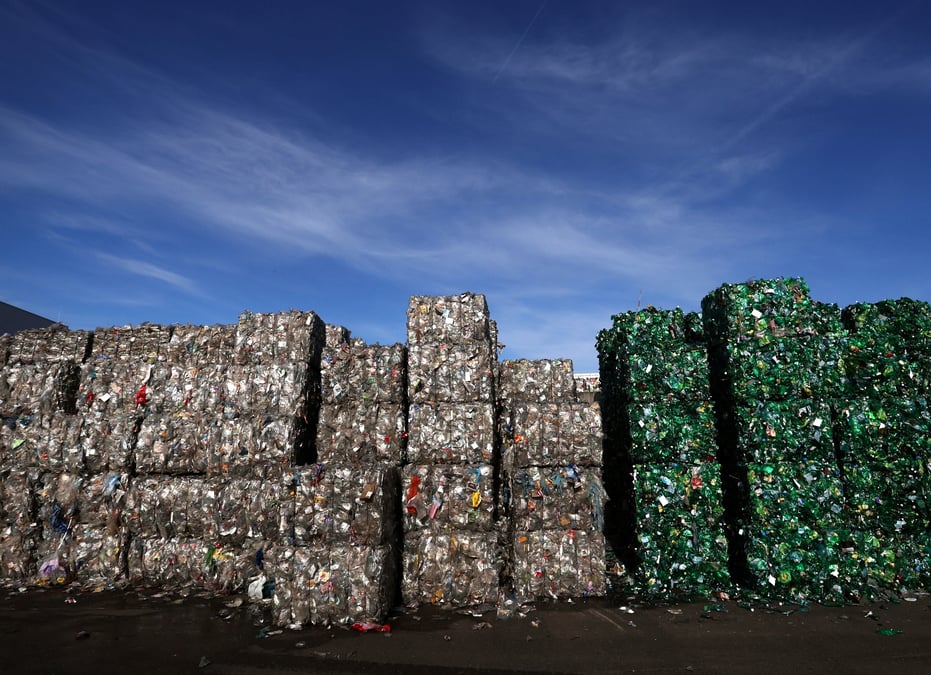 Une usine de recyclage de dechets plastiques