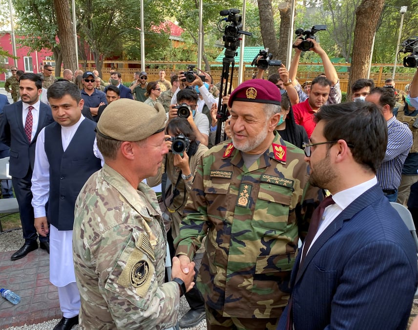 Le commandant des troupes americaines en afghanistan a quitte ses fonctions