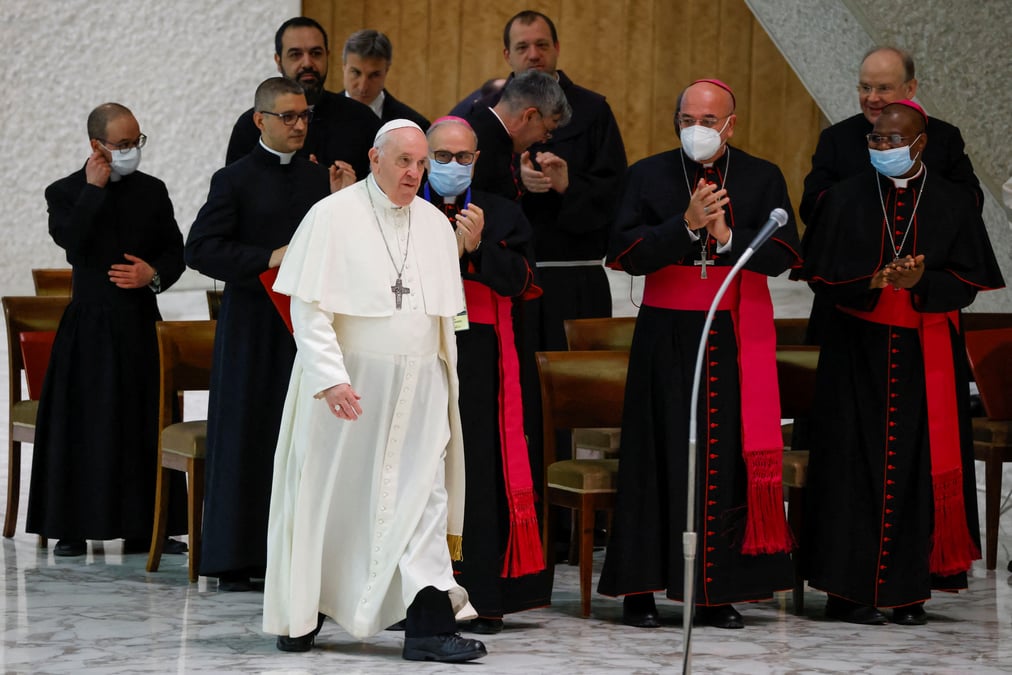 L'europe entiere doit partager la responsabilite des migrants, estime le pape