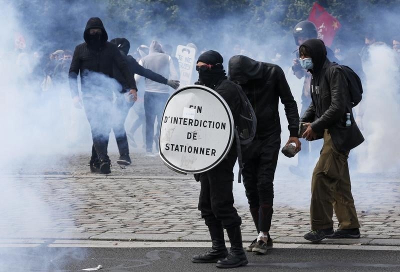 Manuel valls souhaite que les syndicats ne manifestent pas jeudi
