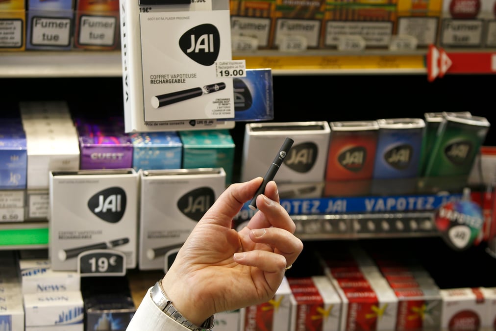 Imperial brands revise sa politique de dividende, le titre monte