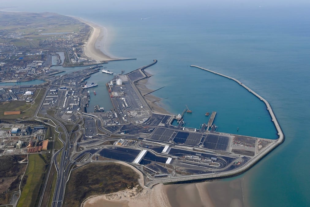 Le port de Calais vu du ciel en 2021