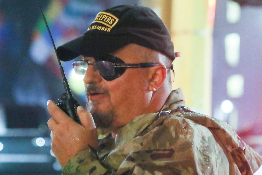 Stewart rhodes, le fondateur du mouvement d'extreme droite oath keepers, lors d'un rassemblement organise par donald trump a minneapolis