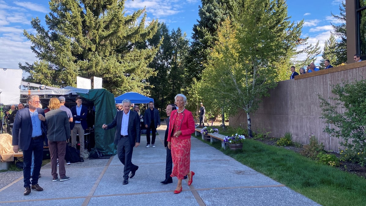 Jerome powell, christine lagarde et kazuo ueda au symposium annuel de politique economique de la kansas city federal reserve bank a jackson hole