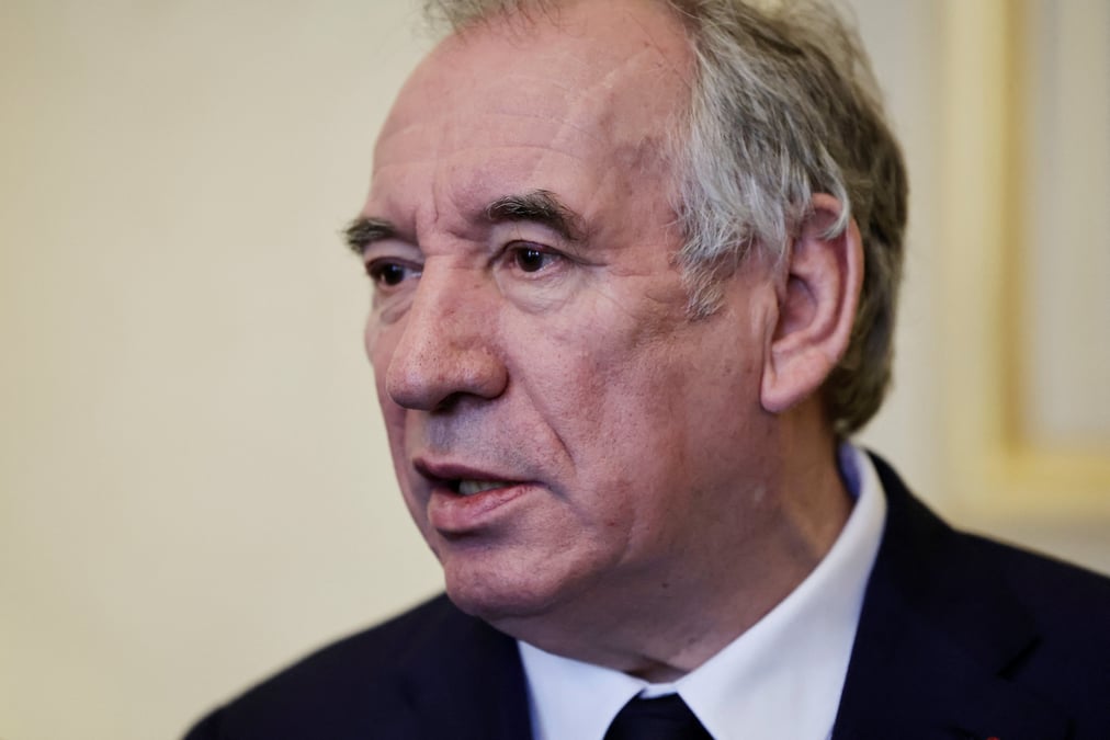François Bayrou a exprimé sa « divergence » avec Edouard Philippe qui considère comme « complètement hors-sol » et « déjà totalement dépassé » le « conclave » autour des retraites.