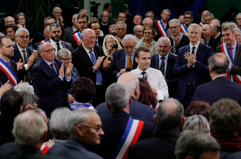Grand debat: pas de date pour les annonces de macron, conference annulee