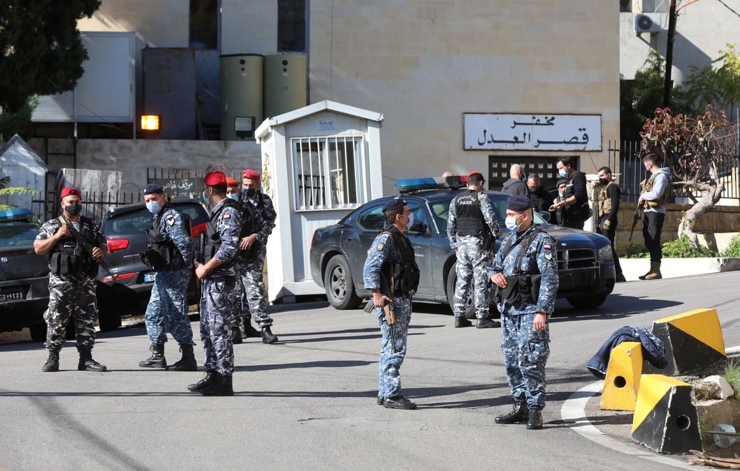 Evasion massive d'une prison libanaise, cinq detenus se tuent dans un accident de la route