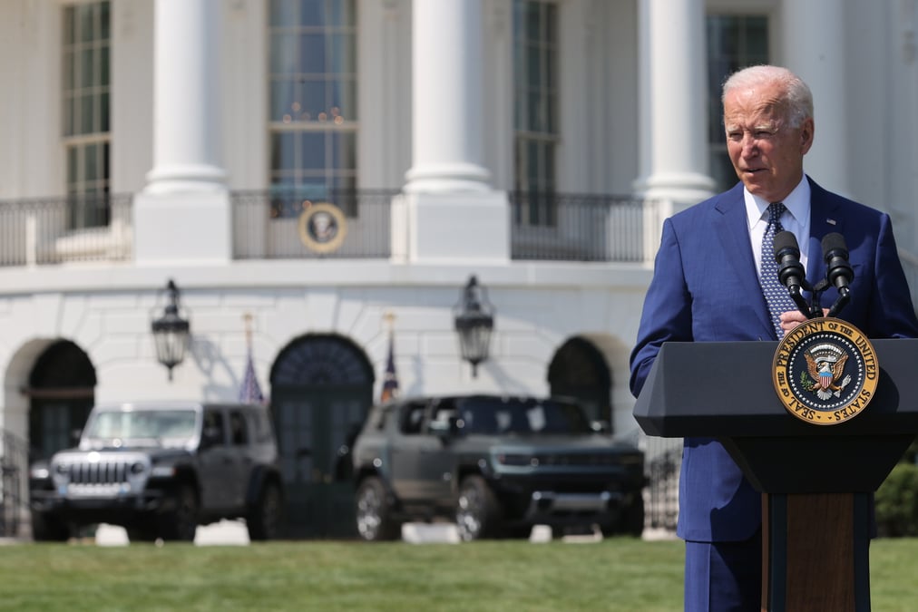 Etats-unis: biden, avec le soutien de l'industrie, vise 50% de vehicules electriques en 2030
