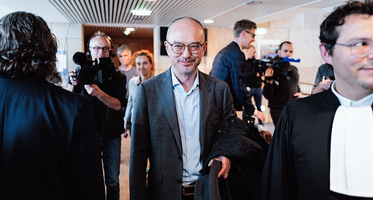 Howard Ding, responsable pour le chinois Wanhua du projet de reprise de l'usine Vencorex en Isère, placée en redressement judiciaire, quittant le tribunal de commerce de Lyon après avoir défendu le dossier porté par le groupe asiatique.