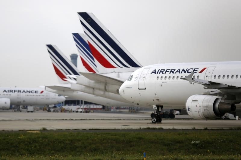Manuel valls se declare confiant dans la reprise du dialogue chez air france