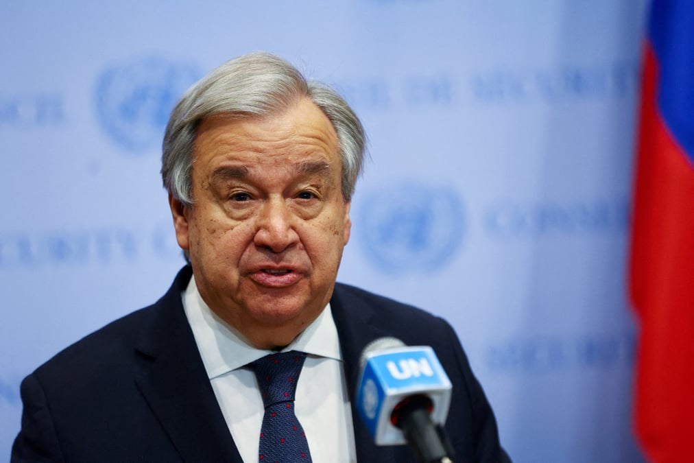 Le secretaire general des nations unies, antonio guterres, s'adresse aux journalistes