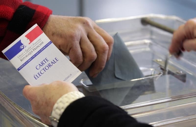 Droite et gauche a nouveau destabilisees apres la courte defaite du fn dans le doubs